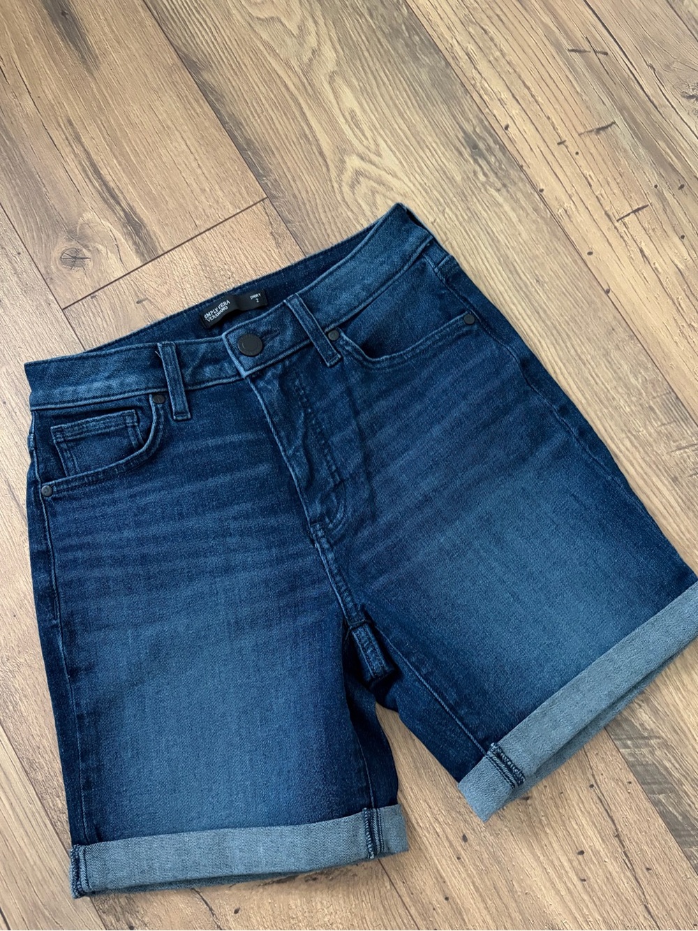 NWOT Simply VERA VERA WANG Denim Shorts Size: 2